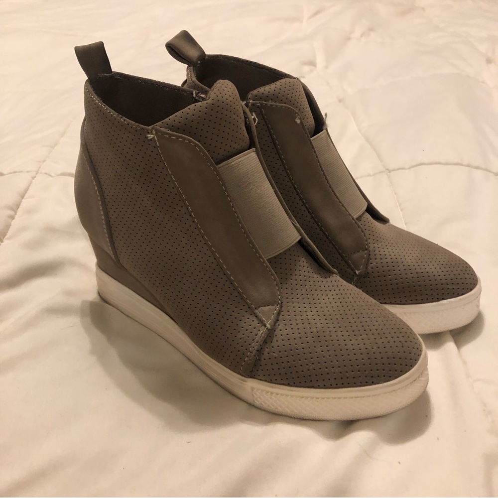 Sneaker Look Wedges